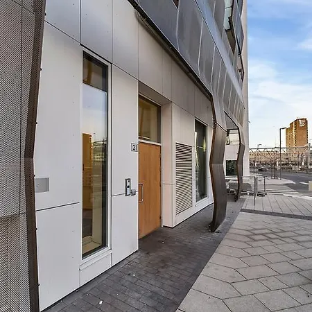 Wright - Barcode Apartment *